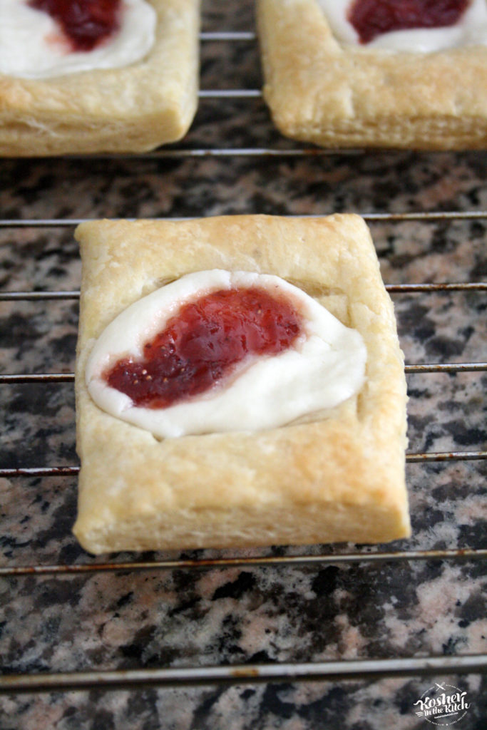 Easy Strawberry Cheese Danish Kosher In The Kitch!