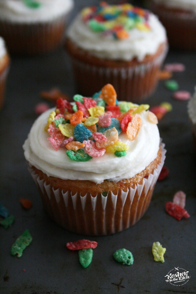 Fruity Pebbles Yellow Cupcakes Kosher In The Kitch!